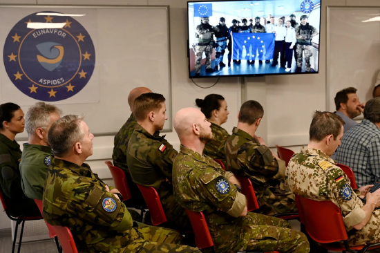 欧洲曾协助美国保护航运，但霍尔木兹海峡情况不同