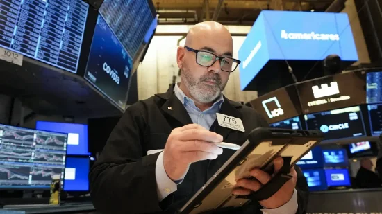 尾盘：道指大涨900点，特朗普称美伊举行了"富有成效"的会谈