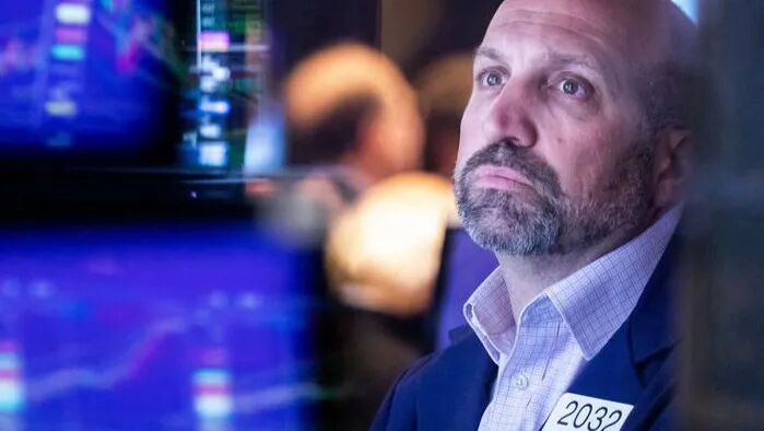 美股中概股普跌，特斯拉重挫5.4%，原油涨超11%