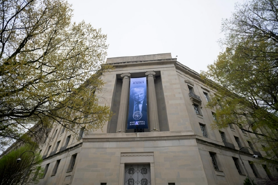 美国前司法部长邦迪被解职后 特朗普考虑进一步改组内阁