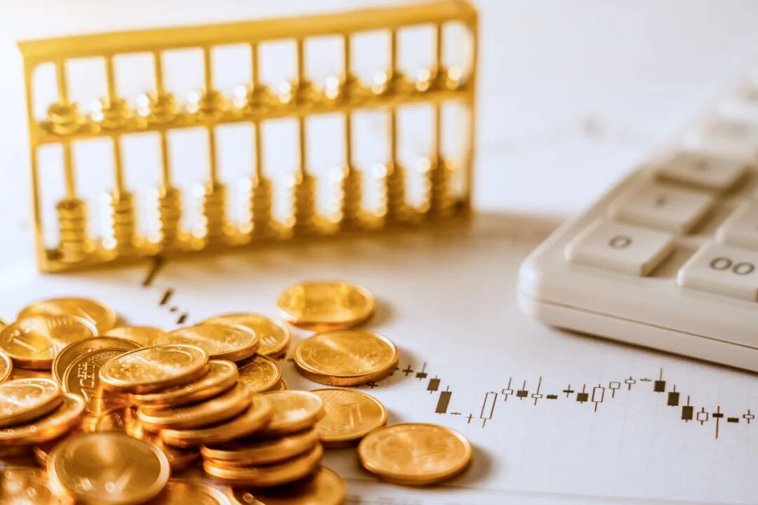 美元兑人民币一年贬值6%,有人10万美元理财亏超2.6万元