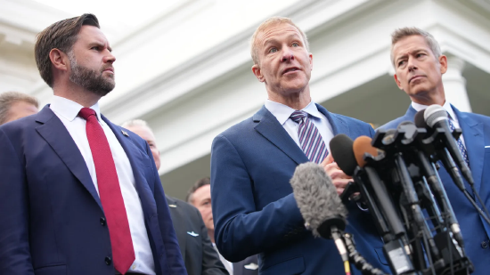 美联航CEO去年秋季就已考虑合并事宜，数月后才告诉特朗普